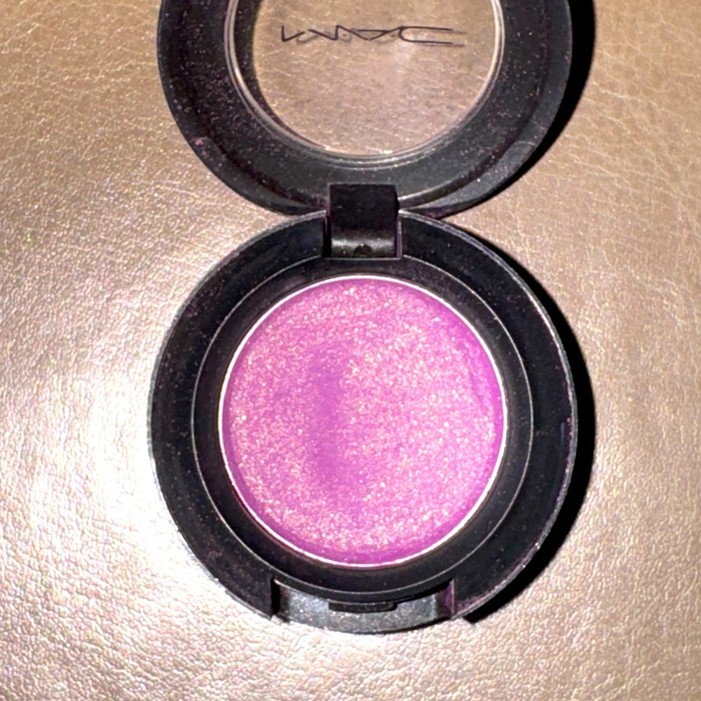 MAC Cosmetics Creme De Violet Eyeshadow